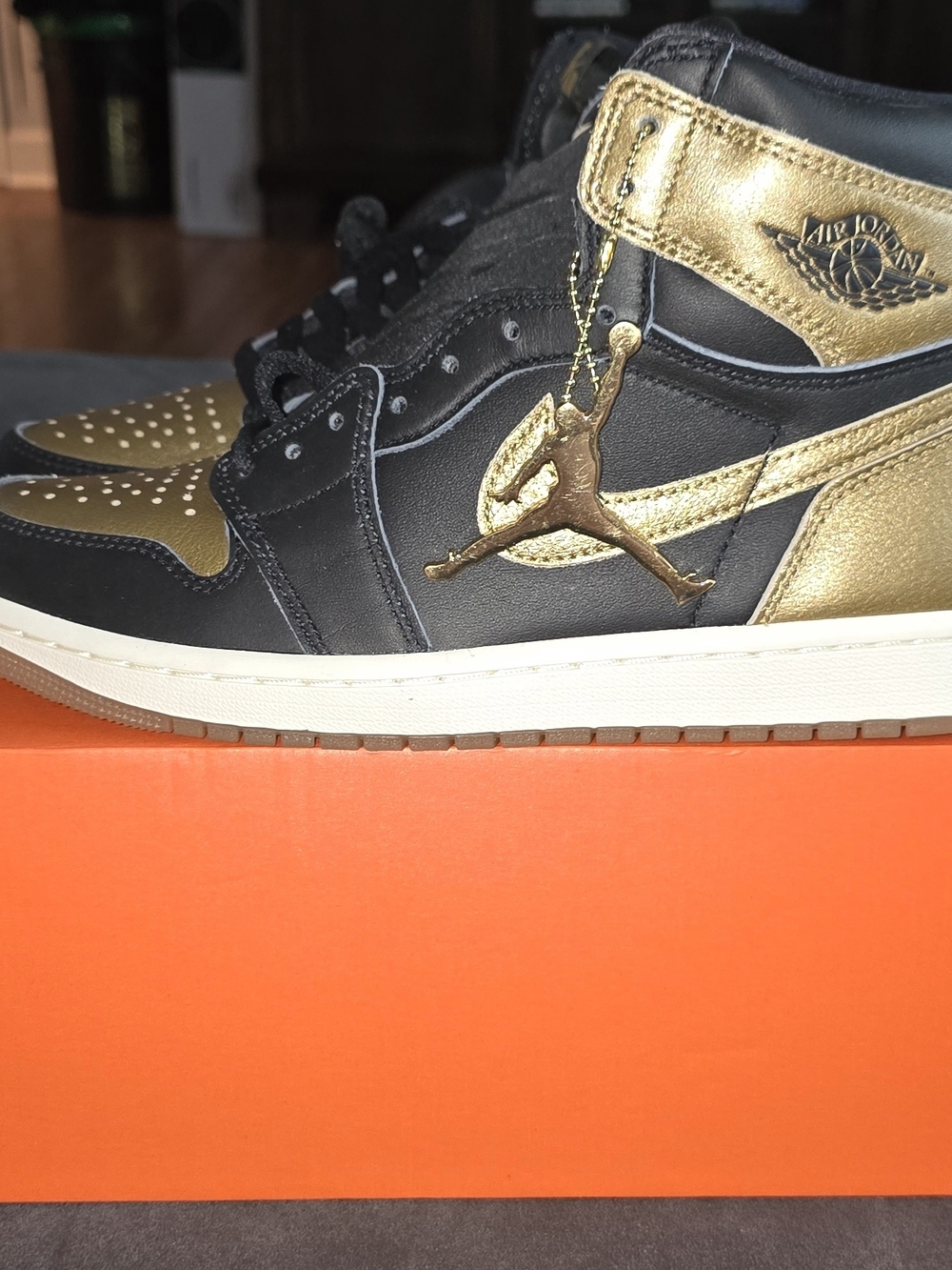 Air Jordan 1 High OG Black/Metallic Gold Sneakers Authentic .